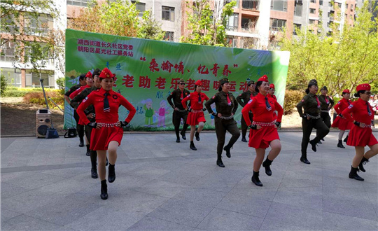 15.“居委老年活动会”在南湖第宅进行_副本.jpg