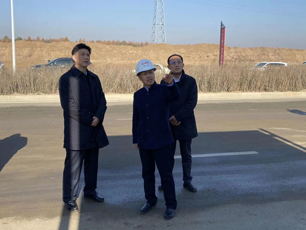22.李培华总经理陪同调查并介绍项目情况_副本.png