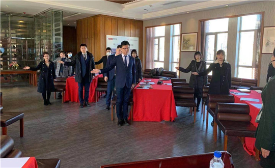 10.南山销售中心家人当真进建礼节_副本.jpg