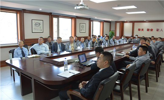 11.南山总公司组织召开工程尺度钻研会_副本.jpg