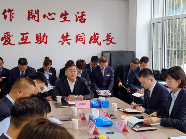 12.王岩董事长在会上颁发沉要讲话_副本.jpg