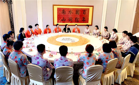 1.XPJ官网南山温泉酒店召开实习生座谈会_副本.jpg