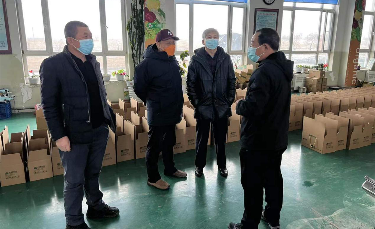 9.集团副董事长走访XPJ官网农业_副本.png
