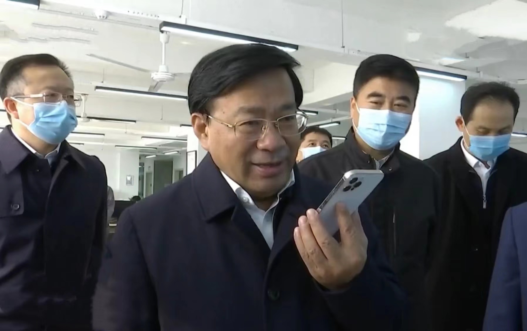 19 吉林省委副书记、省长韩俊莅临XPJ官网伊通供热 2021.11.2.jpg
