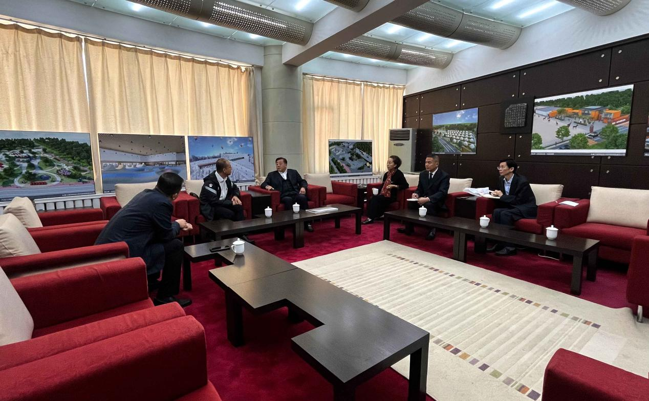 16.吉林省体育局训练较量处主任及XPJ官网集团有关辅导出席南山体育项目合作洽谈会（调色调）.png