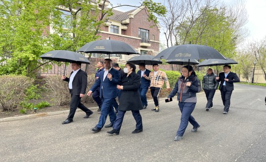 17.保利物业观摩团参观XPJ官网·美邑园区_副本.jpg