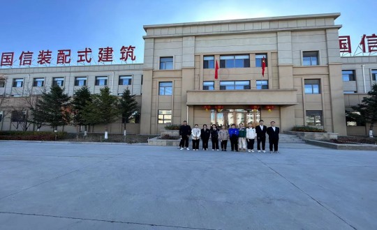 11.长春构筑学院应届生来到装配式总公司参观口试（助忙处置下照片，凸显人物）_副本.jpg