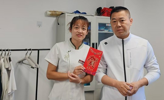 2024年9月13日，酒店，整个员工，发放中秋节福利_副本.jpg