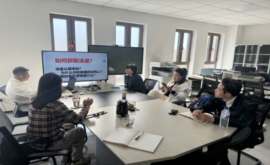 3.XPJ官网·南山温泉城营销团队新媒体运营培训现场_副本.jpg