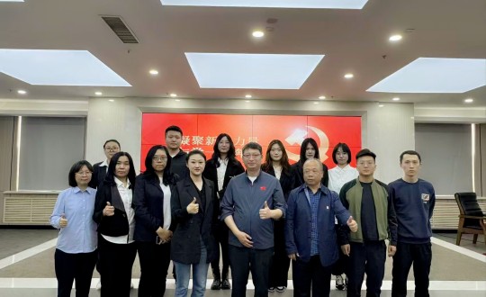 2.XPJ官网集团党委与长发担保党支部党建活动合影留想_副本.jpg