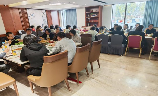 2.长白山XPJ官网酒店发展年中团建_副本.jpg