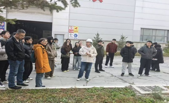 6.吉林农大组织学生到装配式总公司参观进建_副本.jpg
