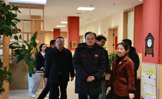 24.副省长刘凯、省民政厅副厅长杜文革一行莅临亲亲园?净月家慰问长者_副本.jpg